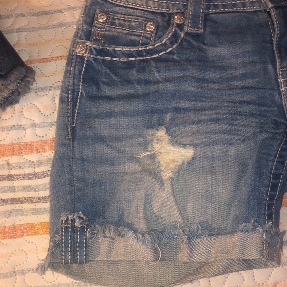 Miss Me Signature Mid-Rise Shorts - Picture 8 of 13